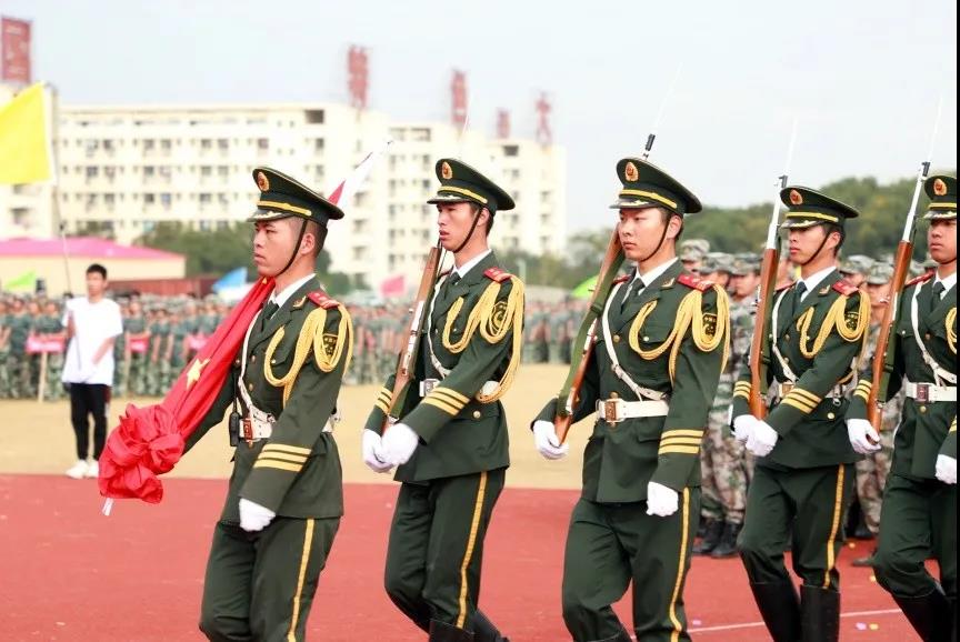 江西工商職業技術學院2020級新生軍訓閉營式暨開學典禮