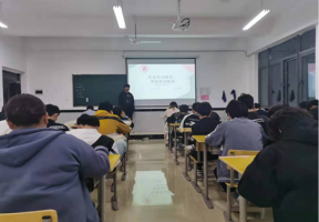 經管學院開展“弘揚勞模精神、勞動精神、工匠精神”主題班會